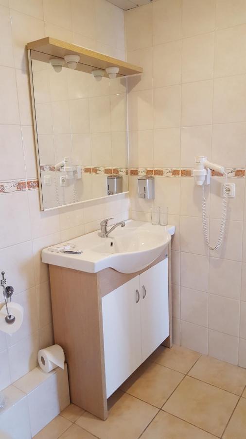 Latgale Hotel Rēzekne Eksteriør billede
